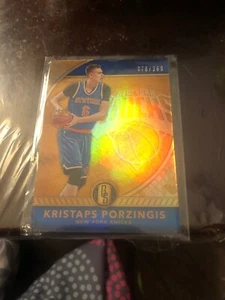 2016-2017 Kristaps Porzingis Gold Standard 78/269 - Bild 1 von 2