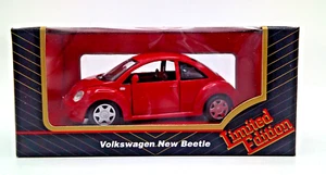 1999 MAISTO LIMITED EDITION Red VOLKSWAGEN NEW BEETLE (1:32 scale) in the box - Picture 1 of 7