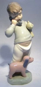 FIGURA NAO BY LLADRO NIÑO EN EL TELÉFONO CON MARIONETAS 1044 (L1) - Imagen 1 de 6