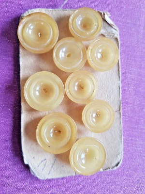 9 alte Knöpfe  4 x 2 cm,  5 x 1,6 cm - Bild 1 von 2