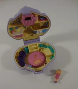 Vintage Polly Pocket Polly's Puppy Show Compact Playset Bluebird Toys 1993 - Picture 1 of 5