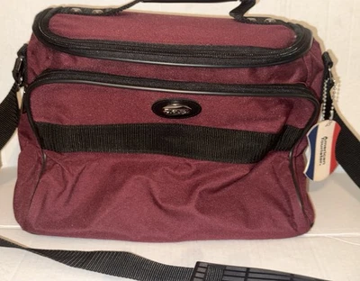 American Tourister Carry On Travel Bag With Zipper Side Compartment  22 x 5 x 12 - Image 1 of 4