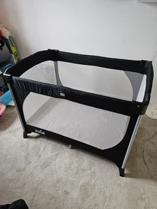 Joie Allura Travel Cot with Bassinet - Black Ink - Superb Condition(USED TWICE!) - Picture 1 of 10