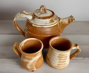 Vintage Brown Studio Art Tea Pot and 2 Mugs, Signed - Picture 1 of 22