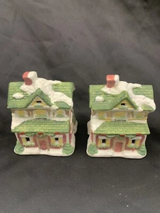 Juego de 2 teatros de pueblo de Navidad de cerámica miniatura vintage Wonderland de 4" de alto - Imagen 1 de 15