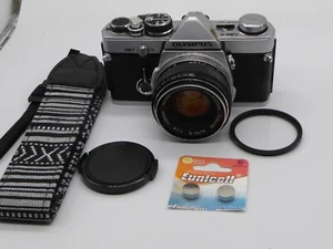 just serviced Olympus OM-2 silver + Zuiko 50mm f/1.8  OM2  NEW SEALS + BATTERIES - Picture 1 of 10