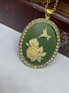 BIRTHDAY Gift Green Cream Wedding Came GIFT Hummingbird Gold Crystal Necklace - Picture 1 of 9