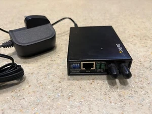 StarTech 10/100 Multi Mode Fibre Cuivre Fast Ethernet Media Converter ST 2 km - Photo 1/3