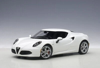 Coche modelo compuesto 1/18 Alfa Romeo 4C (blanco brillante) de AUTOart 70185 Foto 1 de 4