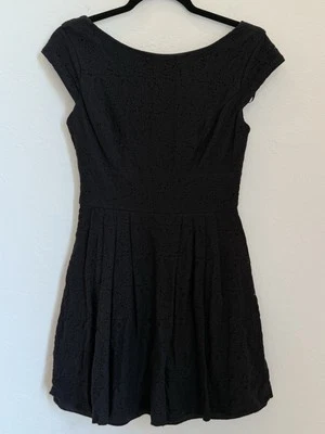 Mini vestido de renda preto B Darlin tamanho 5/6 júnior pequeno vestido preto manga gorro - Imagem 1 de 4