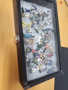 (44) Militare in metallo, soldato, cornamusa, persone in custodia - Foto 1 di 11