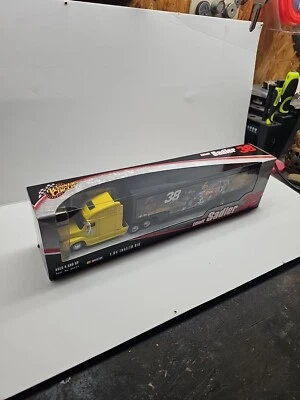 Plataforma de remolque Winners Circle Elliott Sadler 2005 1:64 Foto 1 de 4