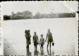IMR02616 romania arges fiume famiglia vestiti vintage bambini neonato foto 5x8 cm - Foto 1 di 2