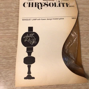 Vintage Puppenhaus Chrysolith Bankett Lampe mit floral mattierter Kugel - Bild 1 von 3