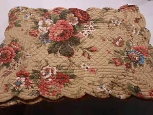 C&F Home Placemat Set Floral Reversible 6 Pieces 100% Cotton Quilted Scalloped  - Picture 1 of 4