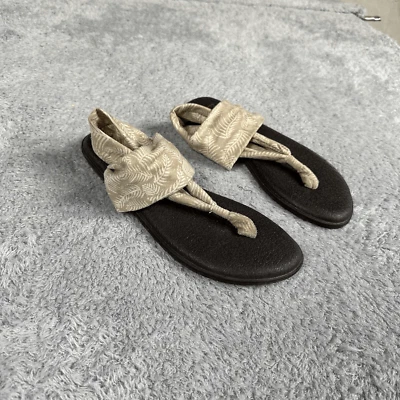 Sandalias Sanuk para mujer con tiras de lámina floral 11 color tostado blanco terroso Foto 1 de 4