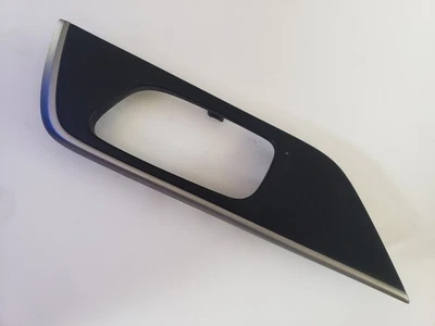 Nissan Altima 2015 moldura de manija de puerta interior trasera izquierda Foto 1 de 3