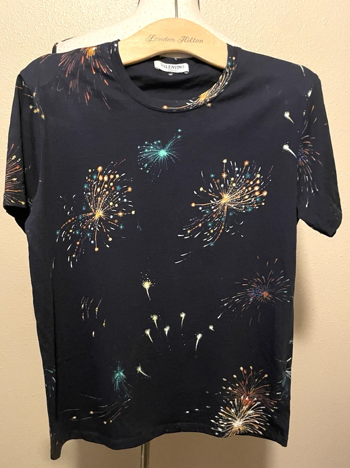Camiseta de manga corta Valentino Spa negra con estampado de fuegos artificiales, talla M Foto 1 de 4