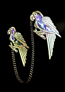 VINTAGE PAIR OF 1940'S INLAID ABALONE BRASS PARROT BROOCHES - MEXICO - Picture 1 of 5