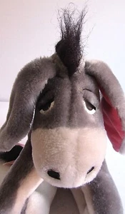 Disney EEYORE Stofftier, Winnie Puuhs Freund, rosa Band, Esel - Bild 1 von 5
