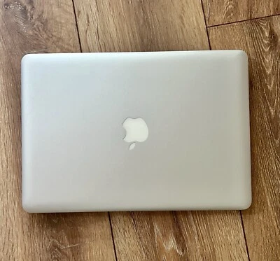 Apple MacBook Pro 13 Zoll Mid 2012 (500GB SSD; 8 GB RAM; 2,5 GHz Intel Core i5) - Bild 1 von 3