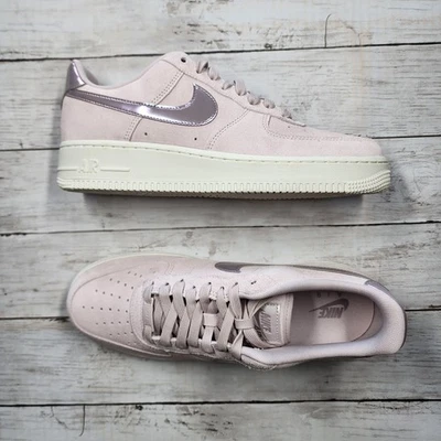 Talla 11.5 WMNS NIKE Air Force 1 ’07 SE Violeta Platino HJ4401-001 Nuevo/Sin Tapa Foto 1 de 4