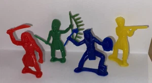 Juego de 4 Indios de Plástico Juego Rifle de Guerra Espada Luchadores Timme Marx Tim Me - Imagen 1 de 4