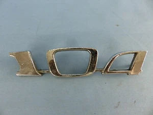 PEUGEOT 104 emblème logo sigle insigne monogramme hayon coffre en métal - Imagen 1 de 2