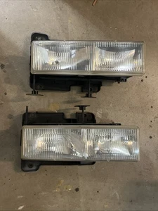 Pair 1988-1998 Chevy Silverado C/K 1500-3500 Driver Headlights Headlamps OEM - Bild 1 von 3