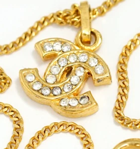 Auténtico collar de diamantes de imitación con logotipo CC de Chanel tono dorado de 14" con caja #22400 - Imagen 1 de 8