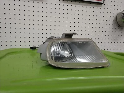 Faro antiniebla izquierdo del lado del conductor Saab 9000 usado OE 4320503 compatible con 1993 a 1998 Foto 1 de 4