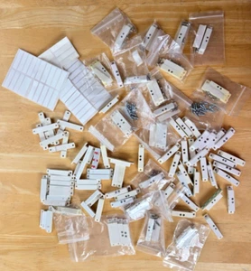 Riesige Menge 50 Mini Aufputz Schraubklemmen weiß Alarmkontakte/30 Magnete - Bild 1 von 4