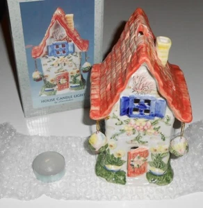 HOUSE CANDLE LIGHT BY LINCOLNSHIRE (7"H X 4"W) CHRISTMAS HOLIDAY WITH TEA LIGHT - Picture 1 of 4