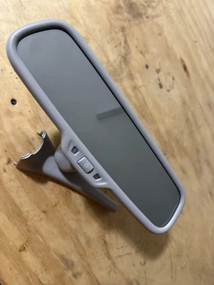 Серое оригинальное внутреннее зеркало заднего вида 07–15 AUDI 4L Q7 переднее верхнее лобовое стекло - Изображение 1 из 4