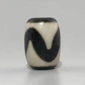 2 Pcs Tibetan Old Oily Agate Dzi * Tiger Teeth * Beads Pendant 10*14mm M3134 - Picture 1 of 6