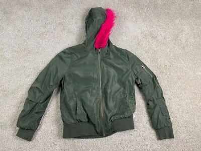 Chaqueta de bombardero Charlotte Russe para mujer grande con capucha ribete de piel sintética cremallera completa verde Foto 1 de 4