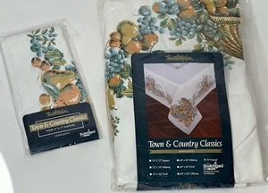 Town And Country Classics 70inch Round Tablecloth Cornucopia Design Four Napkins - Picture 1 of 4