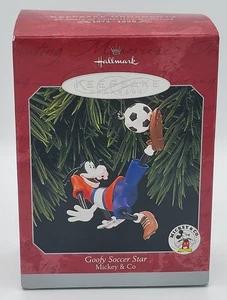 1998 Hallmark Keepsake Ornament Mickey & Co. Goofy Soccer Star - Neu - Bild 1 von 7