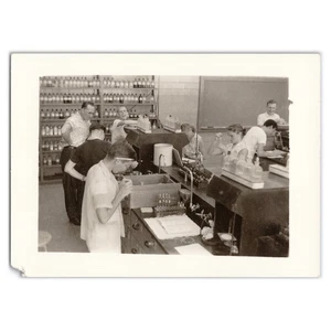 Foto vintage laboratorio di chimica - liceo anni '50 - classe di scienze - Slattington PA - Foto 1 di 2