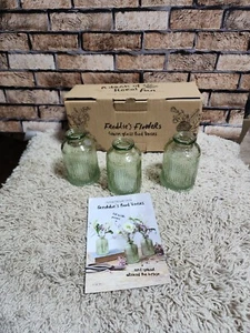 Freddie’s Flowers Green Glass Bud Vases Vintage style 4" SET OF 3~5400 - Picture 1 of 7