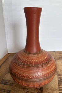 Jarrón grabado navajo de cerámica nativa americana Bernice Eskeets terracota - Imagen 1 de 6