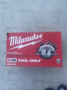 Milwaukee 2630-20 M18 18V 6 1/2" Circular Saw with Blade - Bare Tool - Picture 1 of 1