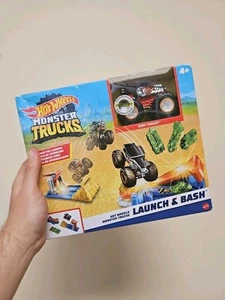 Hot Wheels Monster Trucks Play Set Launch & Bash Mattel 2021 NIB Boneshaker - Picture 1 of 5