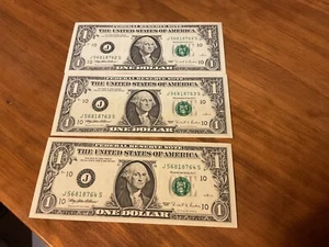 1995 Federal Reserve Notes $1.00Bills three (3) Consecutive Serial #s - Picture 1 of 2