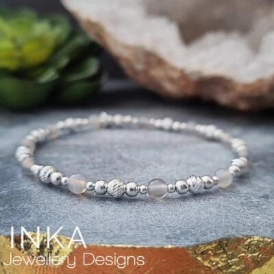 Pulsera apiladora de cuentas de ágata inca de plata esterlina 925 y gris inca con etiqueta de inca amuleto Foto 1 de 4