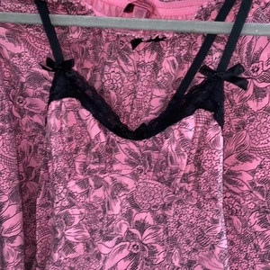 Pigiama Betsey Johnson intimo set 2 pezzi Y2K rosa nero piccolo - Foto 1 di 11