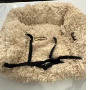 NEW Pelsbarn Pet Protecting Car Bed for Medium Sized Dog W/ Safety Belt New - Picture 1 of 9