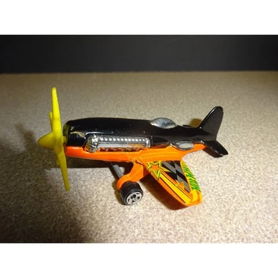 Avión de juguete fundido a presión Hot Wheels 2013 HW todoterreno Mad Propz negro/naranja Foto 1 de 4