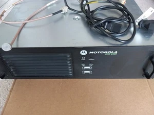 Motorola XPR8400 UHF 450-512 Mhz 40W TRBO Repeater W Wallmount And Cables - Zdjęcie 1 z 10