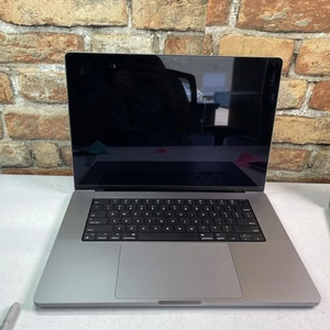 MacBook Pro 16” A2485 (2023) M1 Pro 10 GPU/16 GPU, 3.8GHz, 32GB DDR4 1TB - Grey - Afbeelding 1 van 6